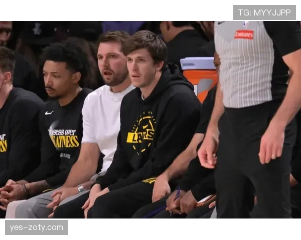 东契奇又在更衣室吃披萨？这哥们儿赛前自律全靠玄学